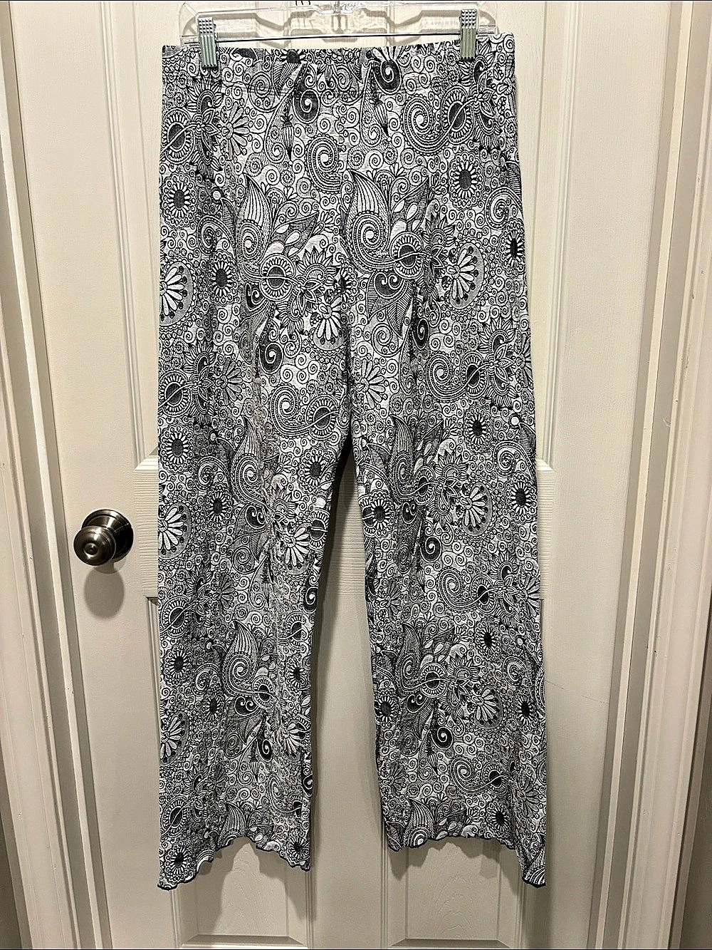 Haystack Paisley slacks/pants  in Black & White Size Large Like New